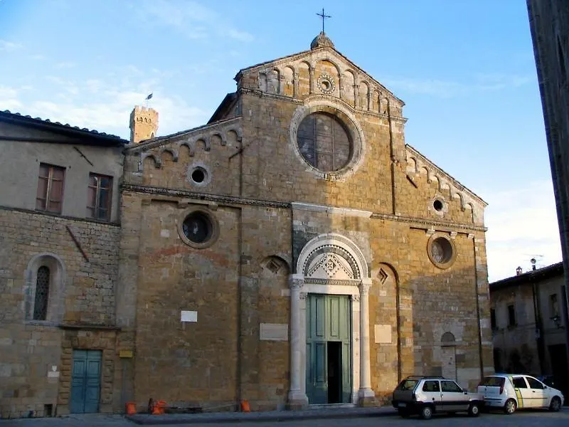 Camere La Torre Volterra 0*,