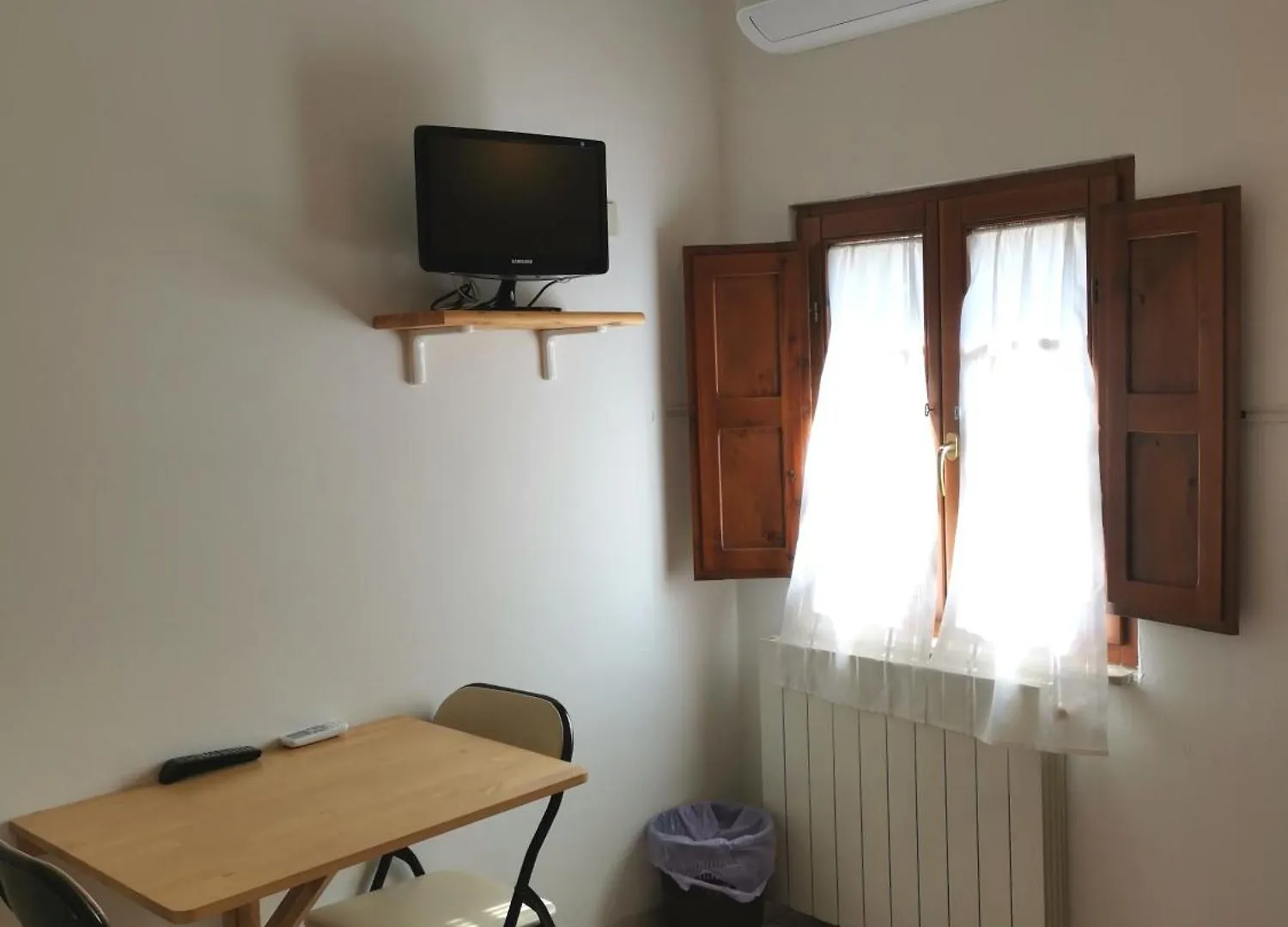 Camere La Torre Volterra 0*,  Italy
